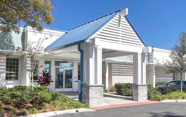 Exterior building of Evolve in Orlando with veterans drug rehab program Philadelphia